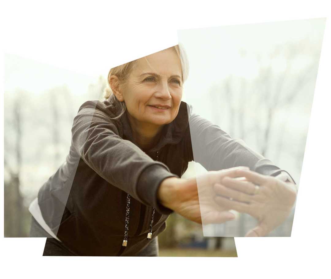 Eine Frau bei Dehnübungen